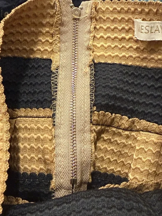 Neslay Designer Gold and Black Striped Textured skater Skirt Size Large Y2K - Picture 4 of 6